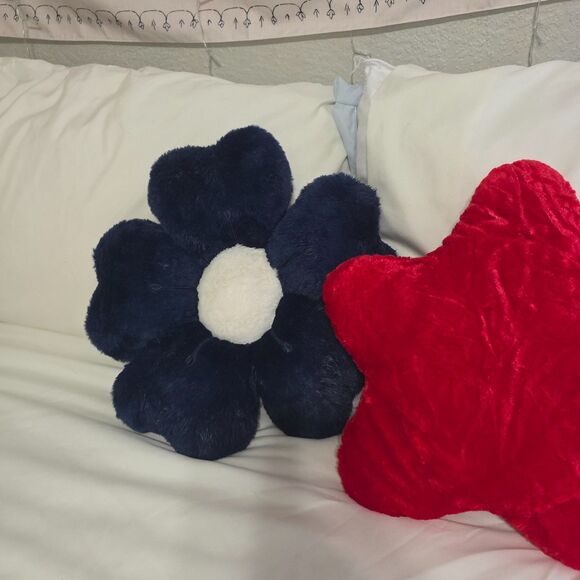Decorative Flower & Star Pillows for Kids Room - Picture 4 of 5